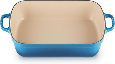 Le Creuset, Plat Signature Rectangulaire en Fonte Émaillée, 33 cm, Compatible avec Toutes Sources de Chaleur (Induction Incluse), Volume : 4.9 L, 3.85 kg, Bleu Marseille